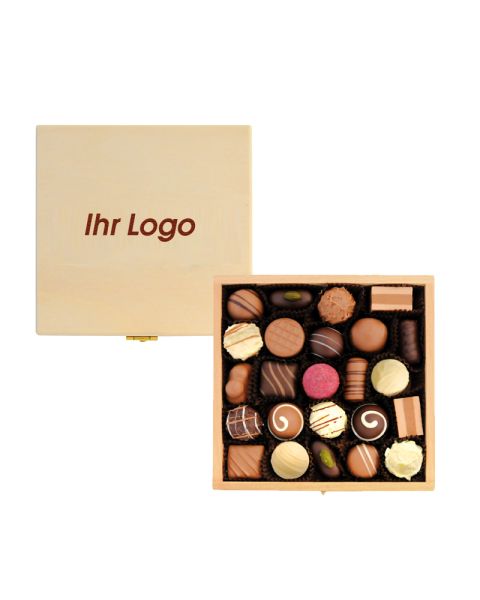 Holzkiste mit 24 Trüffeln in Kapseln