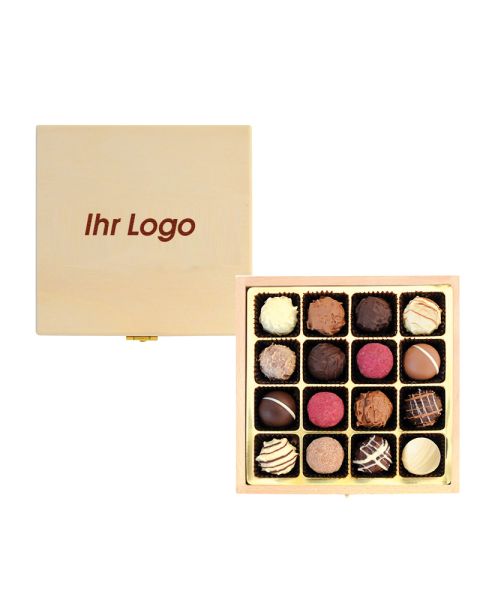 Holzkiste mit 16 Trüffeln im Tiefziehteil