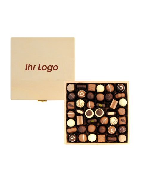 Holzkiste mit 42 Trüffeln in Kapseln