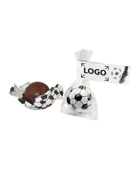 Süßer Fußball mit Werbefähnchen