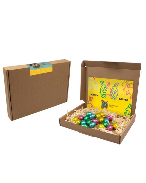 Easter mailing box with chocolate Easter eggs and a printable insert