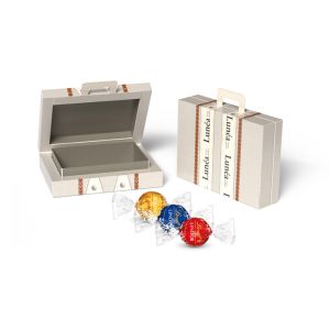 Werbemittelverpackung im Koffer Design mit Lindor Kugeln und Werbedruck