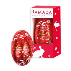 Werbekartonage mit Schoko-Ei von Lindt Lindor