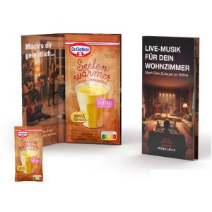 Dr. Oetker Tassenpudding Schoko in einer Werbe-Klappkarte mit Werbedruck