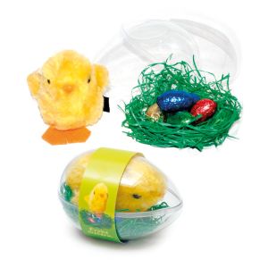 Osterkücken mit Ostereiern und einer Werbebanderole