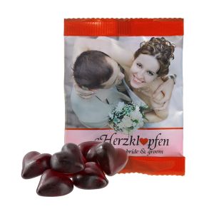 Cassis Fruchtsaft-Herzen im Werbeflowpack